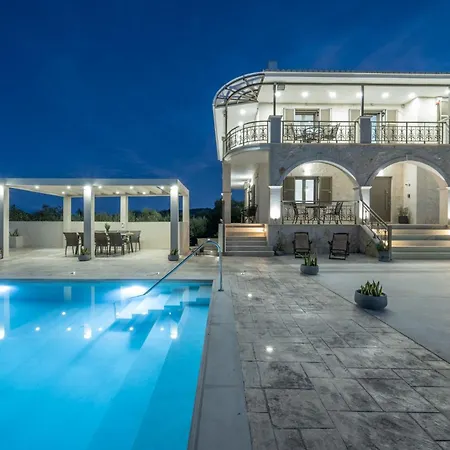 Casa Lydia - With Private Pool, By Zantewize וילה